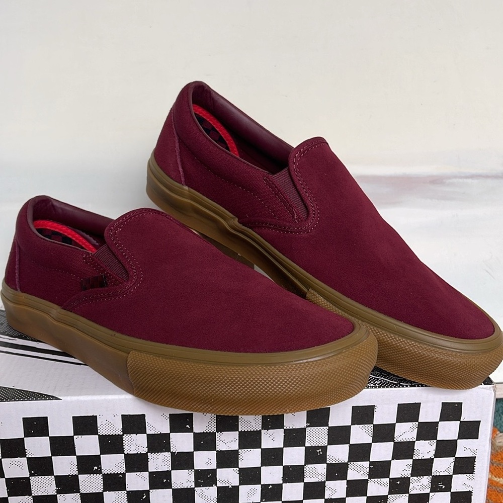 Vans WMNS Skate Slip-On Port/Gum
VN0A5FCAK10
Sneakers - Picture 13 of 16